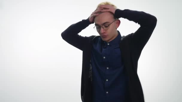 Young man holds his head with his hands in shock and expresses his feelings — Stock Video