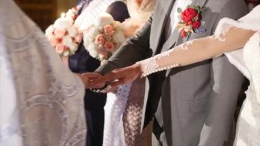Ortodoks kilisede düğün. Düğün, gelin ve damat Ortodoks Kilisesi