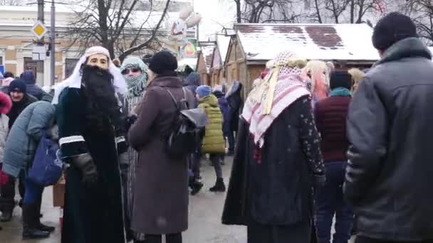 Tsjernivtsi - Oekraïne - 15 januari 2018 de traditionele jaarlijkse dagen van Kerstmis folklore-etnografische festival Malanka Fest 2018 n de Oekraïense stad van Tsjernivtsi — Stockvideo