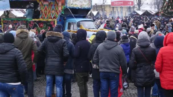 Chernivtsi - Ουκρανία - 15 Ιανουαρίου 2018 η παραδοσιακή ετήσια ημέρες Χριστουγέννων Λαογραφικό-εθνογραφικού Φεστιβάλ ν Malanka Fest 2018 η ουκρανική πόλη του Chernivtsi — Αρχείο Βίντεο