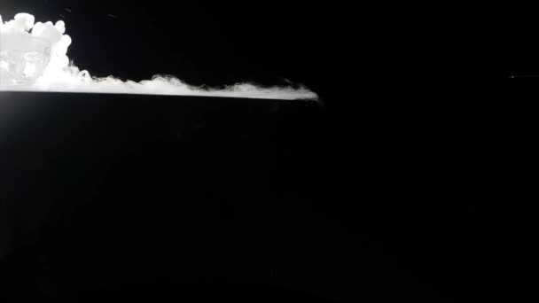 Хмари дим абстрактний на чорному фоні — стокове відео