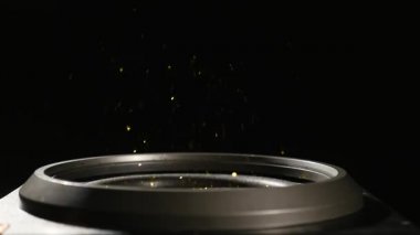 Subwoofer ses hoparlör titreşimler altın Glitter ve gül yaprakları ile