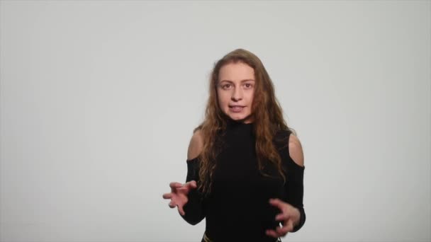 Young angry woman on green screen background — Stock Video