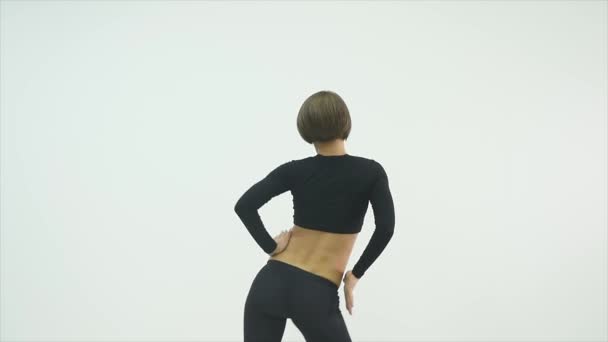 Női gyakorló rúdtánc. Lassú mozgás. — Stock videók