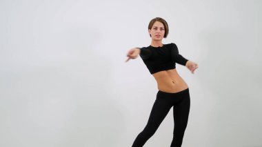 Kadın egzersiz direği dansı. Yavaş çekim