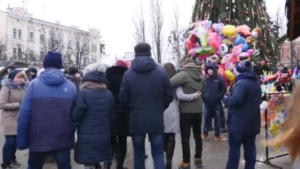 Tsjernivtsi - Oekraïne - 15 januari 2018 de traditionele jaarlijkse dagen van Kerstmis folklore-etnografische festival Malanka Fest 2018 n de Oekraïense stad van Tsjernivtsi — Stockvideo