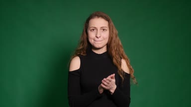 Farklı duygular yeşil arka plan üzerinde gösterilen güzel kızıl saçlı kız