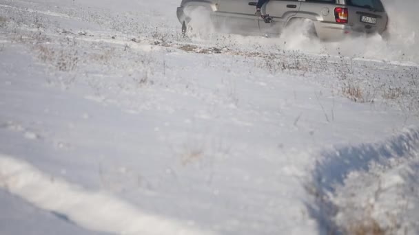 21.01.2018, Tsjernivtsi, Oekraïne - slippen auto in de sneeuw — Stockvideo