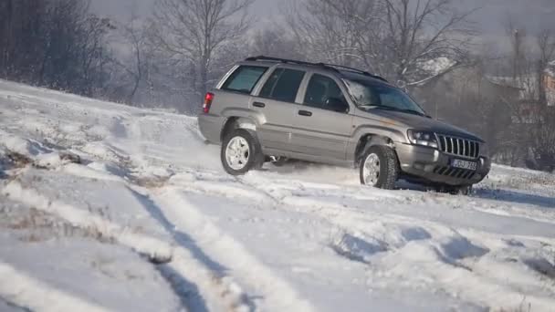 21.01.2018, Chernivtsi, Ukrayna - kış sürüş. Araba sürücüleri tarafından buzlu yolda kar kış Gölü kapalı. Kışın kar yarış yolda yarış spor araba. — Stok video