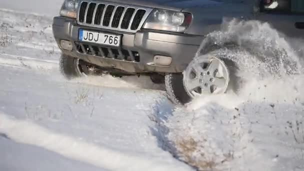 21.01.2018, Chernivtsi, Ukrayna - 4 x 4 jeep kar aşırı binmek — Stok video