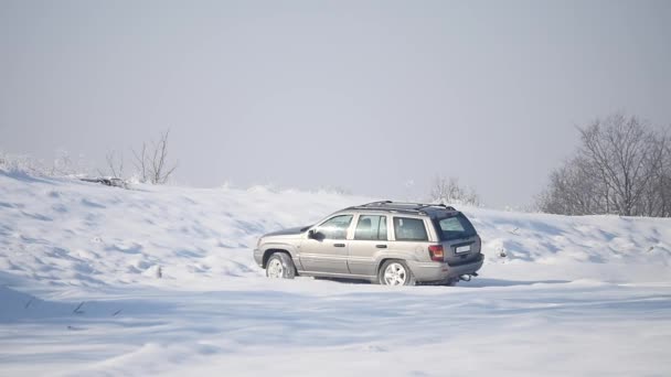 21.01.2018, Tscherniwzi, Ukraine - Auto im Schnee ins Schleudern geraten — Stockvideo