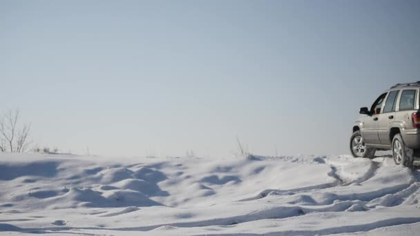 21.01.2018, Chernivtsi, Ukraine - DRIVING IN THE SNOW. Winter car tracks on snowy beach. Driving a race car on a snowy road. Track Winter car racing with sun reflection. Race on the track in the — Stock Video