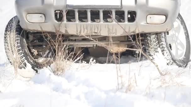 21.01.2018, Chernivtsi, Ukrayna - 4 x 4 jeep kar aşırı binmek — Stok video