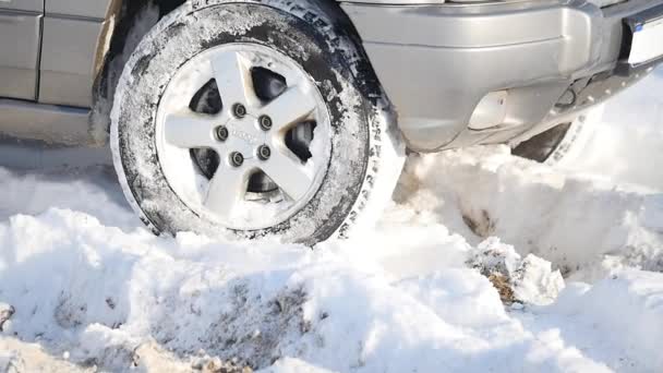 21.01.2018, Tsjernivtsi, Oekraïne - 4 x 4 jeep extreme rijden op sneeuw — Stockvideo