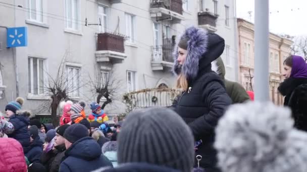 Chernivtsi - Ukrajna - január 15, 2018-ban a hagyományos éves nap karácsony népművészeti fesztivál Malanka Fest 2018 n of Chernivtsi ukrán város — Stock videók