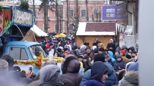 Chernivtsi - Ουκρανία - 15 Ιανουαρίου 2018 η παραδοσιακή ετήσια ημέρες Χριστουγέννων Λαογραφικό-εθνογραφικού Φεστιβάλ ν Malanka Fest 2018 η ουκρανική πόλη του Chernivtsi — Αρχείο Βίντεο