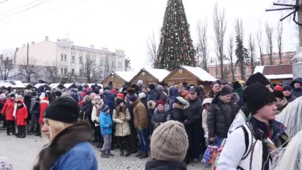 Chernivtsi - Ukrayna - 15 Ocak 2018 geleneksel yıllık gün Noel etnografik Folklor Festivali Malanka Fest 2018 n Chernivtsi Ukraynalı şehir — Stok video