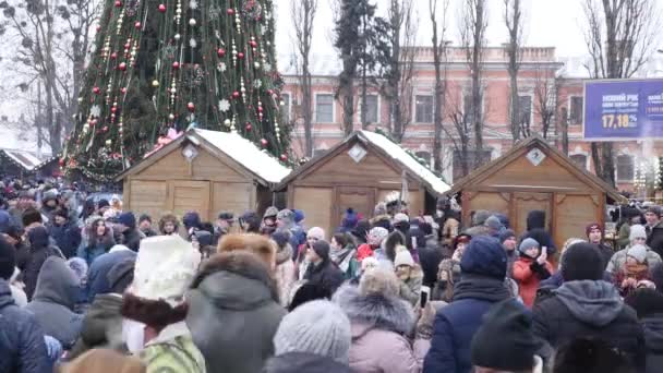 Tjernivtsi - Ukraina - 15 januari 2018 de traditionella årliga dagarna av jul folklore-etnografiskt festival Malanka Fest 2018 n den ukrainska staden av Chernivtsi — Stockvideo