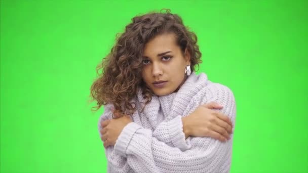 Ugh, its cold Attractive afro-american girl is getting cold. She is warming up her fingers, wearing white sweater. Close up. Copy space. — 비디오