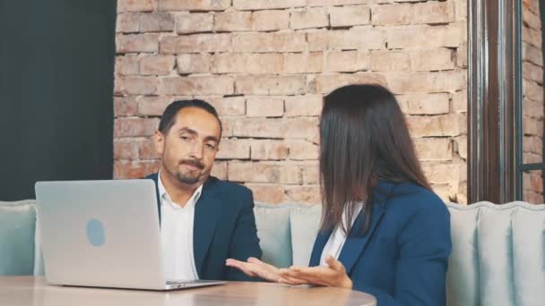 Two businesspeople in deep blue suits are discussing issues, sitting in coffee shop. Copy space. — Stock Video