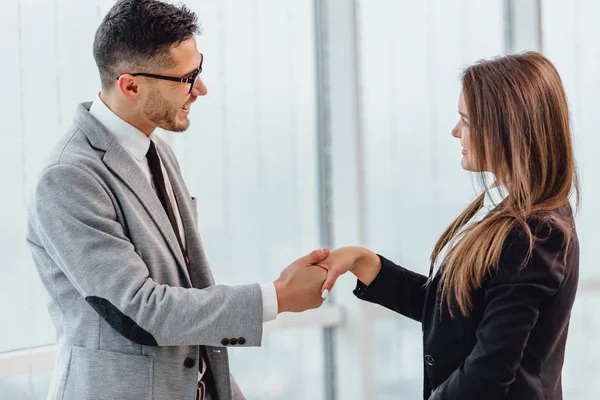 Bewerber beim Vorstellungsgespräch mit hr-Chef im Büro. — Stockfoto