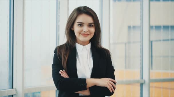 Business woman smiling for camera with her hands crossed or folded while posing, isolated on white panoramic background. Close up. Copy space. 4K. — Stok video