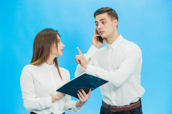 Young secretary distracts boss to sign a document while he is talking on mobile phone. — 图库照片