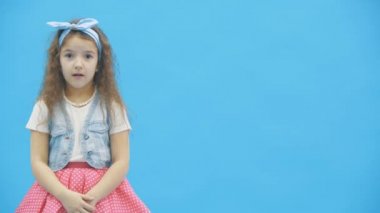 Güzel bir kızın endişelendiği 4K video..