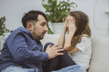 Kızım evlatlık olduğunu bilmeli..