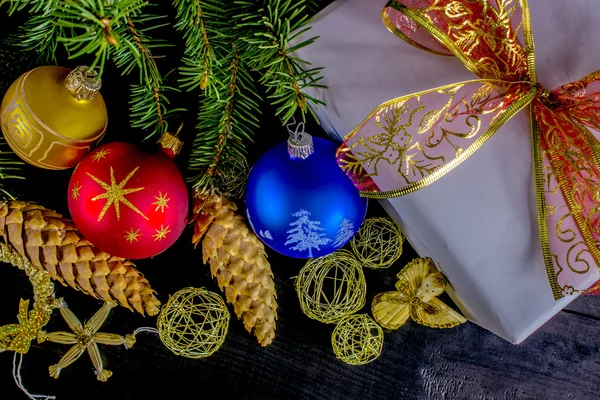 Noel ağacında Noel süslemeleri.