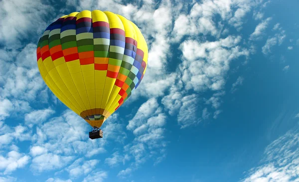 Hava yolculuğu ovaları üzerinde. 