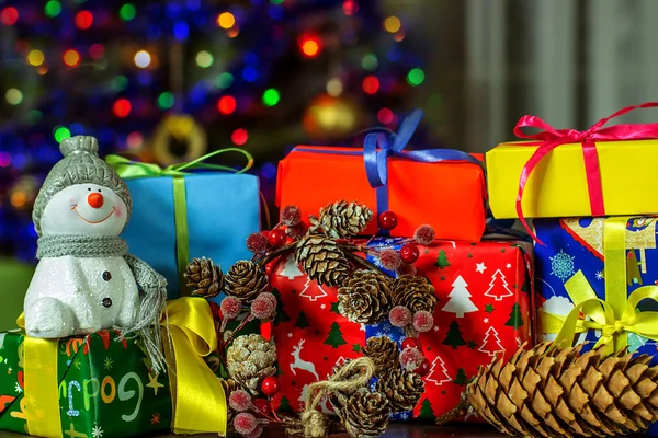 Noel ağacında Noel süslemeleri. 