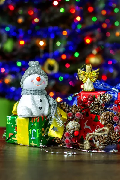 Noel ağacında Noel süslemeleri. 