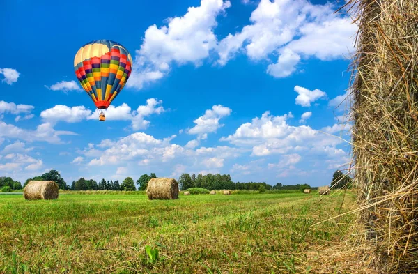 Hava yolculuğu ovaları üzerinde. — Stok fotoğraf