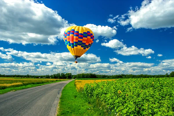 Air-vlucht over de vlakte. — Stockfoto