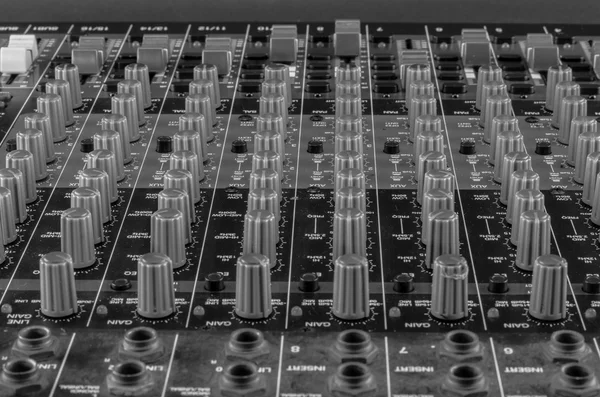 Live Sound Mixers и музыкальная студия — стоковое фото