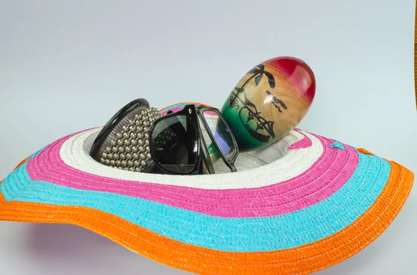 Loppy 비치 모자 타악기와 선글라스에 다양 한 색상 — 스톡 사진