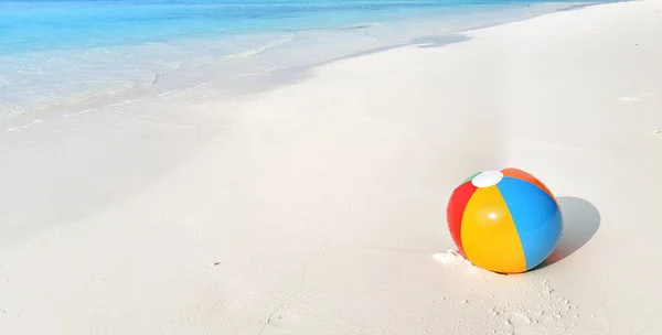 P00237 Maldives white sandy beach ball on sunny tropical paradise island with aqua blue sky sea ocean 4k