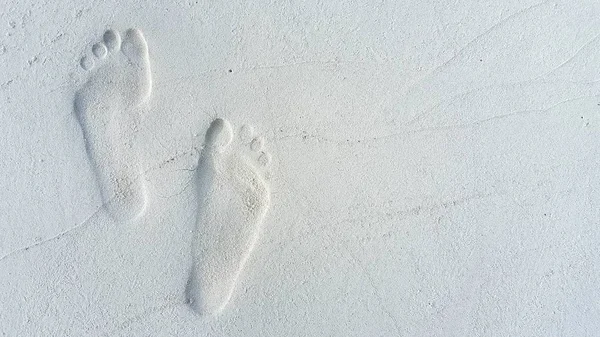 P01669 Maldives white sandy beach footprints on sunny tropical paradise island with aqua blue sky sea ocean 4k