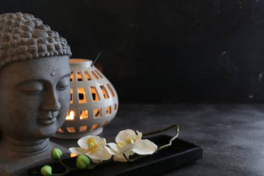 Buda mum ve havlu kaplıcası kavramını bilir.