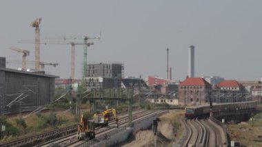 Yüksek hızlı tren, Almanya'da şehrin içinden geçen