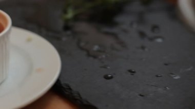 Yunan yemek yemek üzerinde sebze ile hazır.