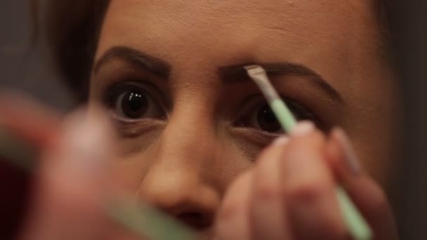 Macro Closeup Beauty portrait of woman hand touching face skincare concept - Dragão épico vermelho — Vídeo de Stock