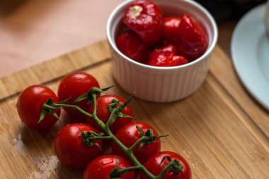 asma üzerinde domates