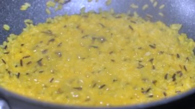 Safran ve karidesli risotto.