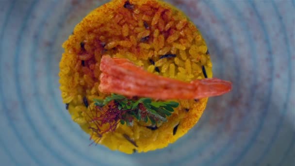 Safran et crevettes risotto vue du dessus — Video