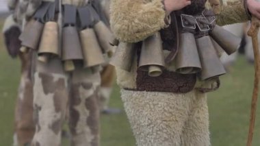 Katılımcıların Uluslararası Festivali, maskeli balo oyunları Surva katılmaktadır. Festival eski Bulgar ve yabancı gümrük ve maskeleri varyasyonları teşvik etmektedir. X5 yavaş hareket.