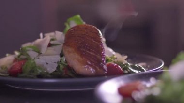 Bir tutam roka salatası ve parmesanlı reçel..