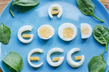 Haşlanmış yumurta mektup tasarım Kahvaltı