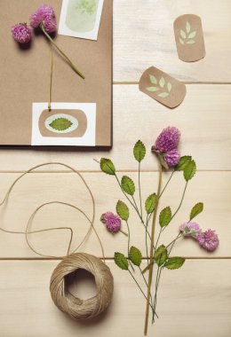 Zanaat eskiz defteri çiçeklerle kağıt.